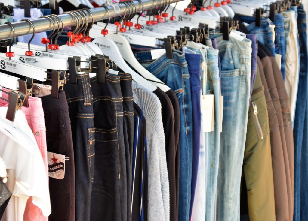 ファストファッションの登場により服の消費量が増えることで起こる身近な環境汚染