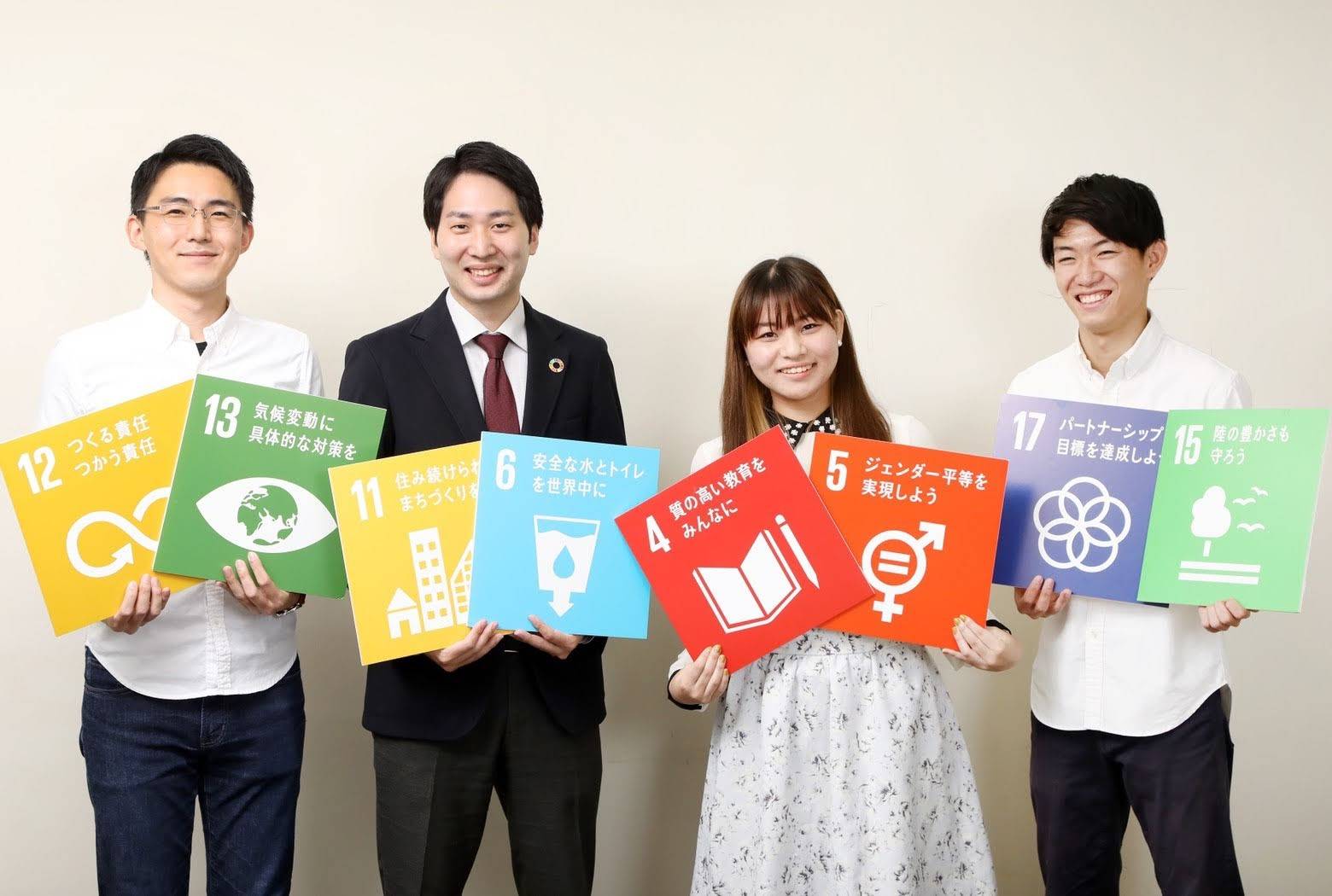 外務省インタビューの様子