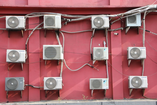 ヒートアイランド現象が起こる3つの主な原因