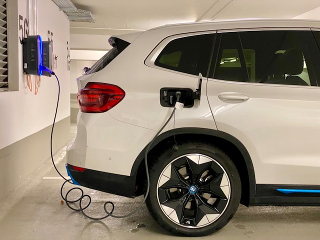 電気自動車（EV）とは？メリットや課題をわかりやすく解説