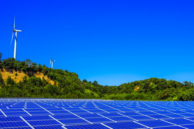「晴れた日に電気が余る」時代｜再エネ出力制御が全国に広がる理由と、解決への道筋
