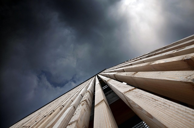 「ゼロエネルギービル」が建築の新標準に|2026年、ZEB義務化時代の幕開けと日本の現在地