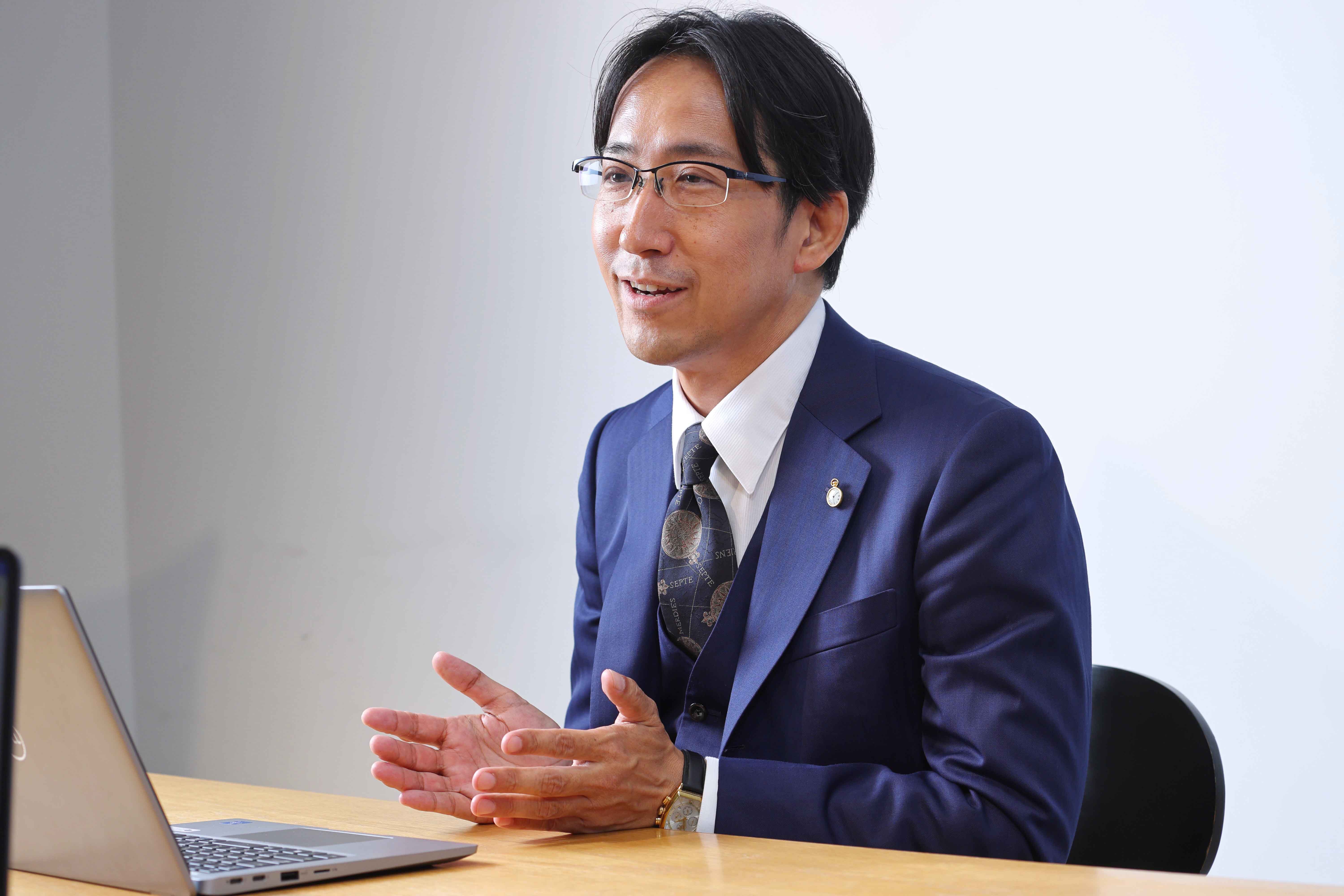 取材中の竹山賢様